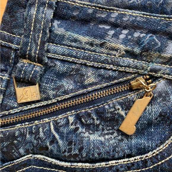 AKADEMIKS AKDMKS DARK DENIM MINI SKIRT WITH FAUX FUR TRIM AND BRAND GRAPHICS - Picture 5 of 7